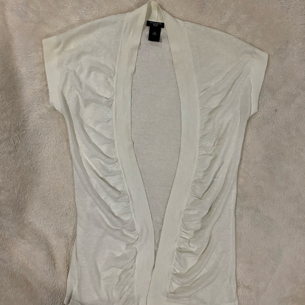 Ann Taylor Petite Women’s white Sweater size small